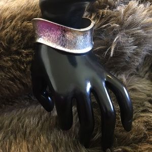 Textured silver tone wavy style clamp bracelet